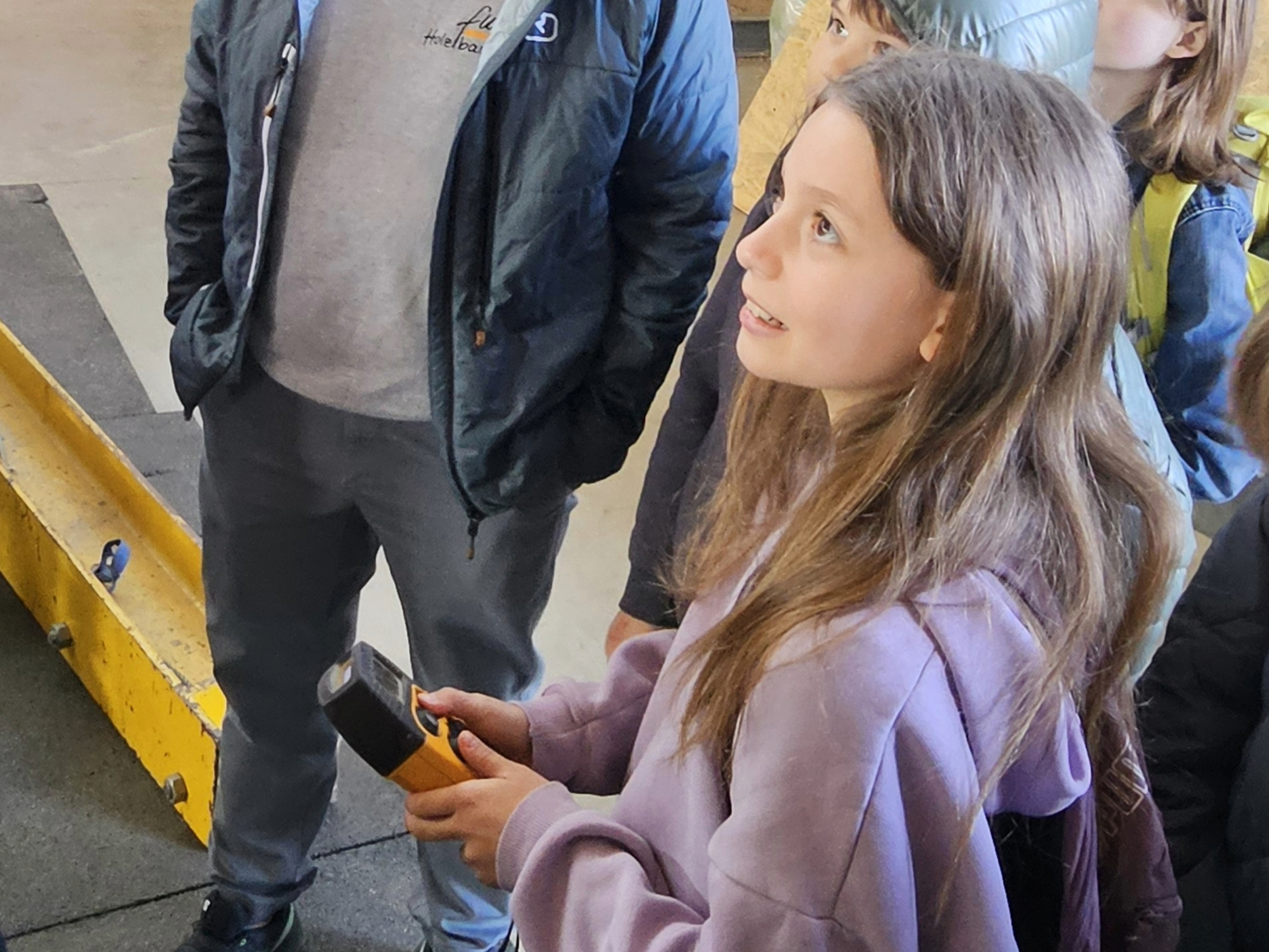 Schulklasse 03042025 Kranbedienung